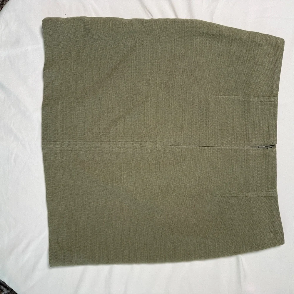 LOFT Outlet Olive Mini Skirt Size 4 Patch Pockets Picot Trim Textured Weave